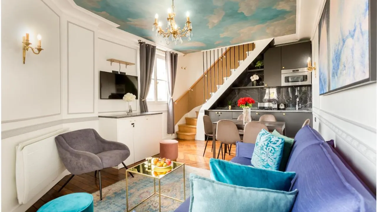 Luxury 2 Bedroom Duplex - Beautiful Monument View Paris France