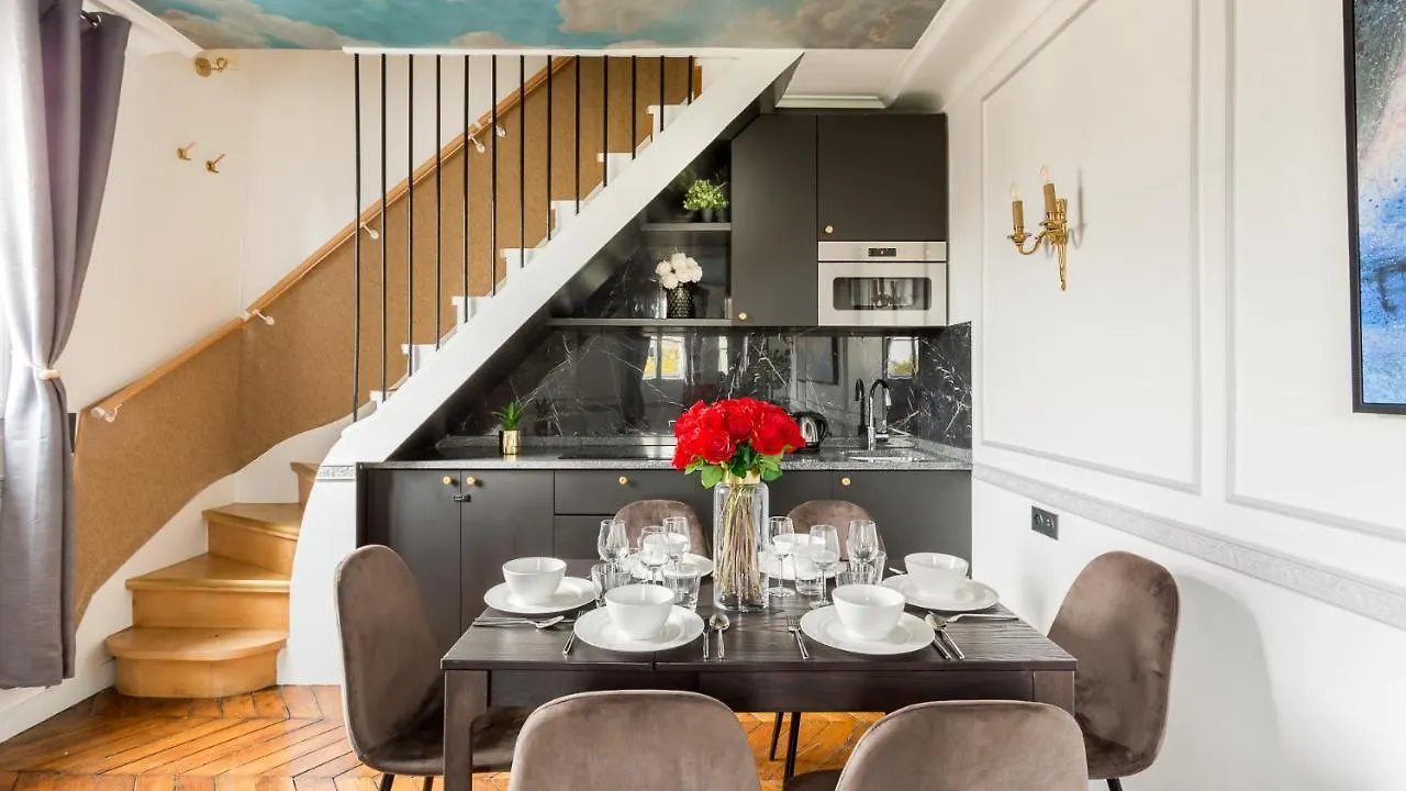 Luxury 2 Bedroom Duplex - Beautiful Monument View Paris