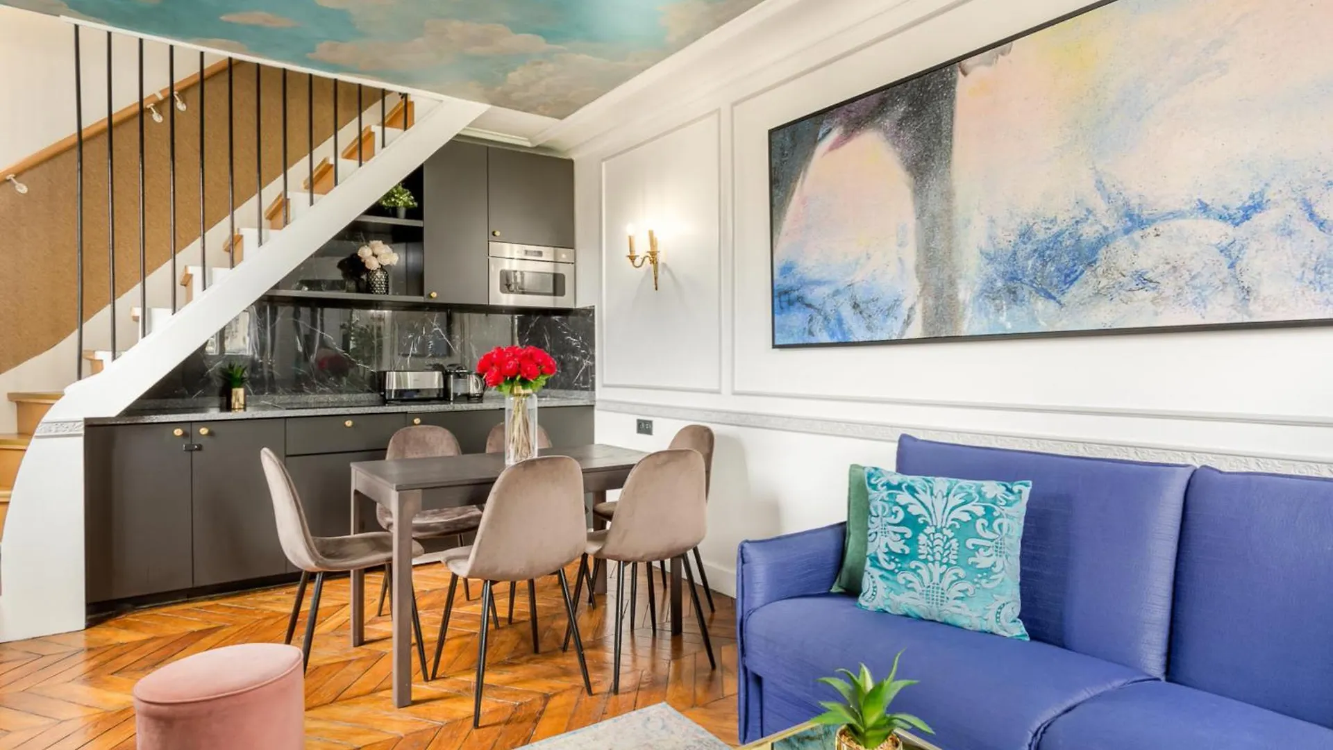 Luxury 2 Bedroom Duplex - Beautiful Monument View Paris