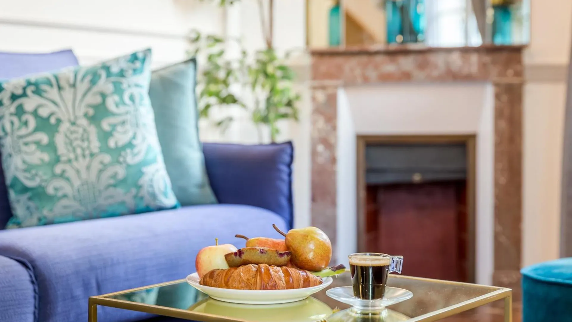 Luxury 2 Bedroom Duplex - Beautiful Monument View Paris