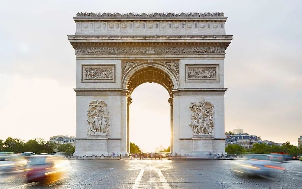 Luxury 2 Bedroom Duplex - Beautiful Monument View Paris